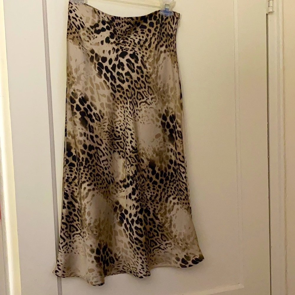NWT guess leopard midi skirt size: S